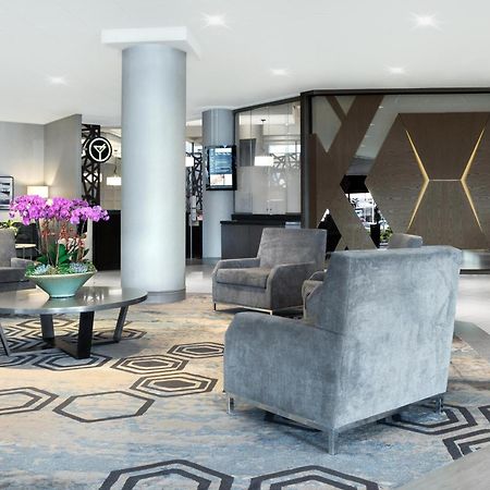 סארי Sheraton Vancouver Guildford Hotel מראה חיצוני תמונה