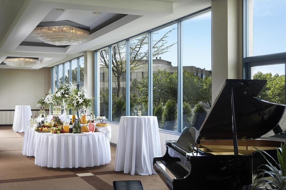 סארי Sheraton Vancouver Guildford Hotel מראה חיצוני תמונה