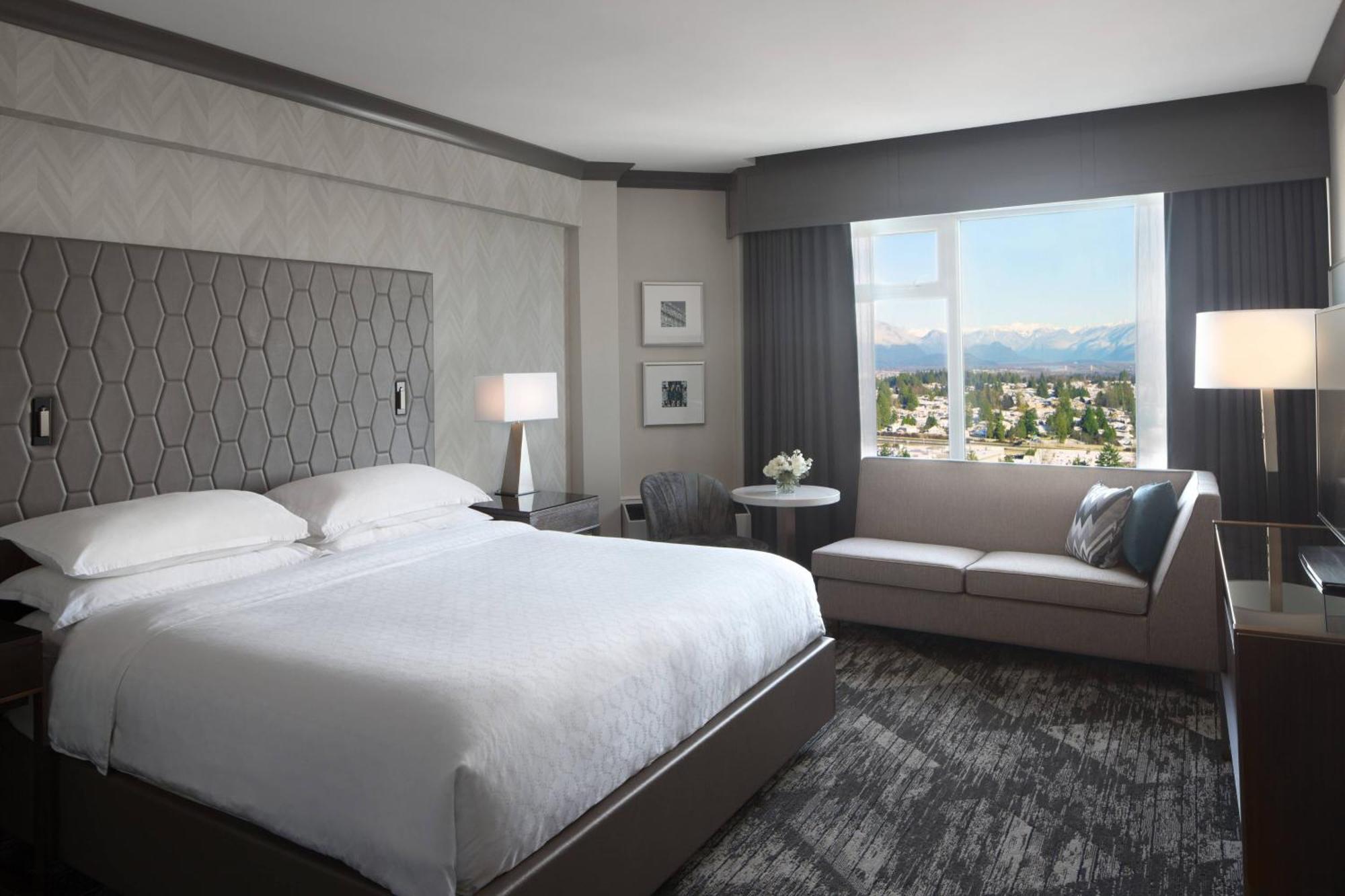 סארי Sheraton Vancouver Guildford Hotel מראה חיצוני תמונה