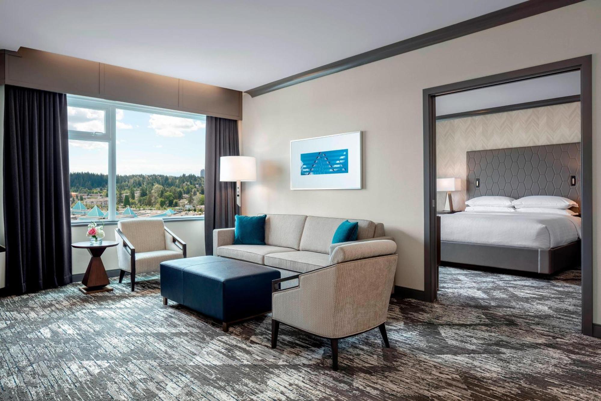 סארי Sheraton Vancouver Guildford Hotel מראה חיצוני תמונה