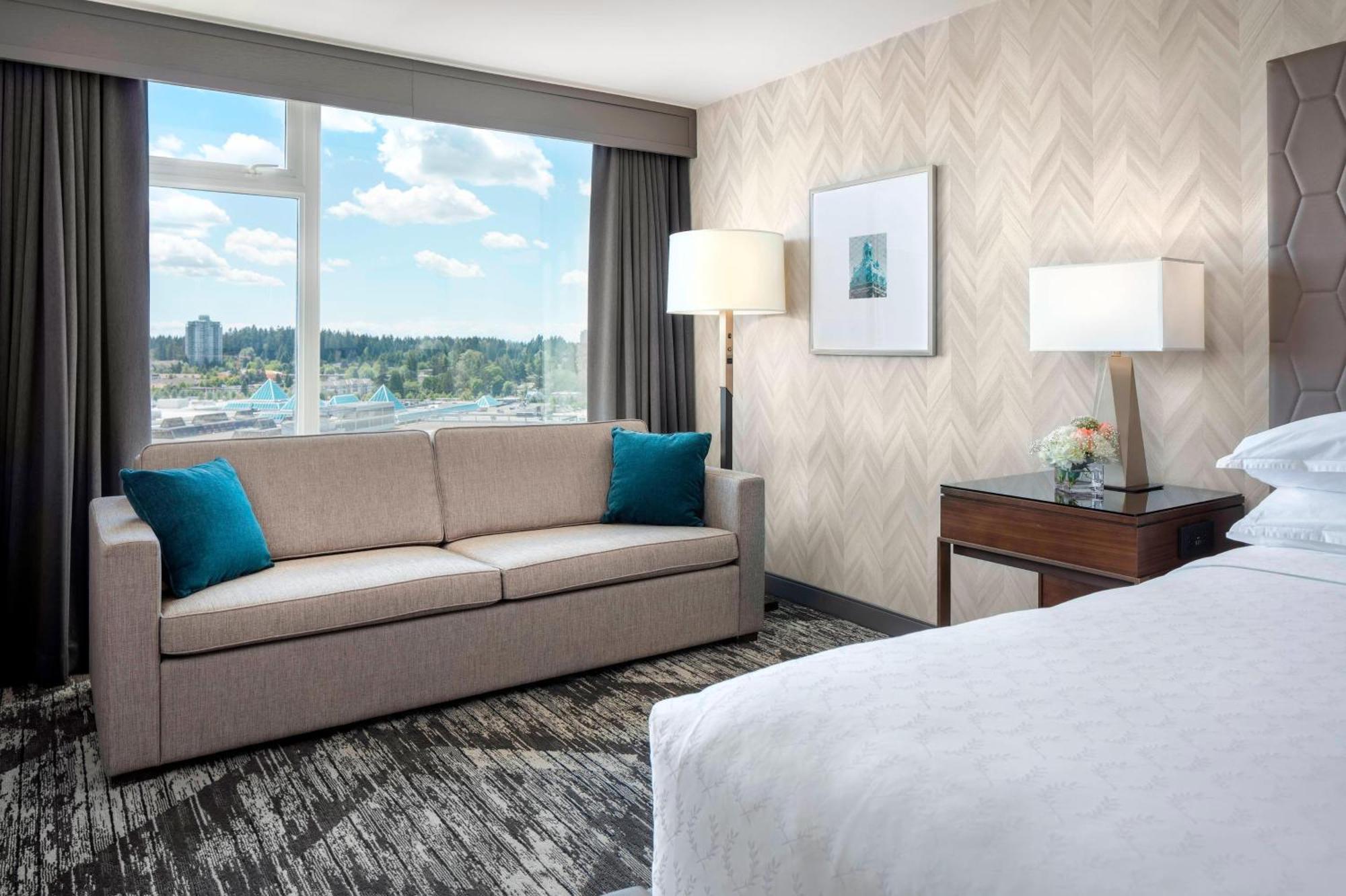 סארי Sheraton Vancouver Guildford Hotel מראה חיצוני תמונה