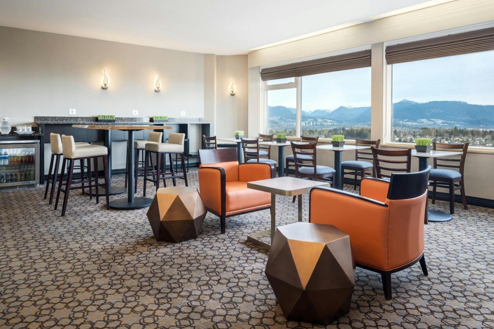 סארי Sheraton Vancouver Guildford Hotel מראה חיצוני תמונה