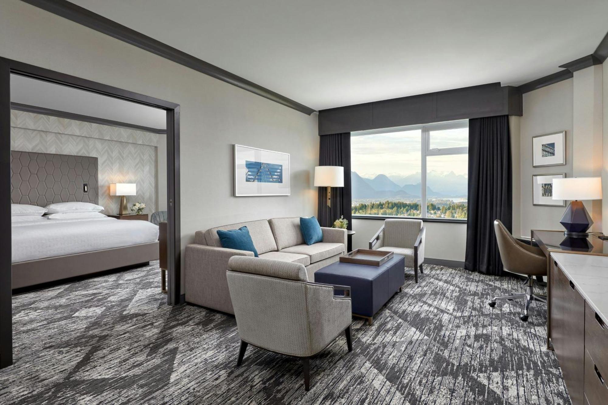 סארי Sheraton Vancouver Guildford Hotel מראה חיצוני תמונה