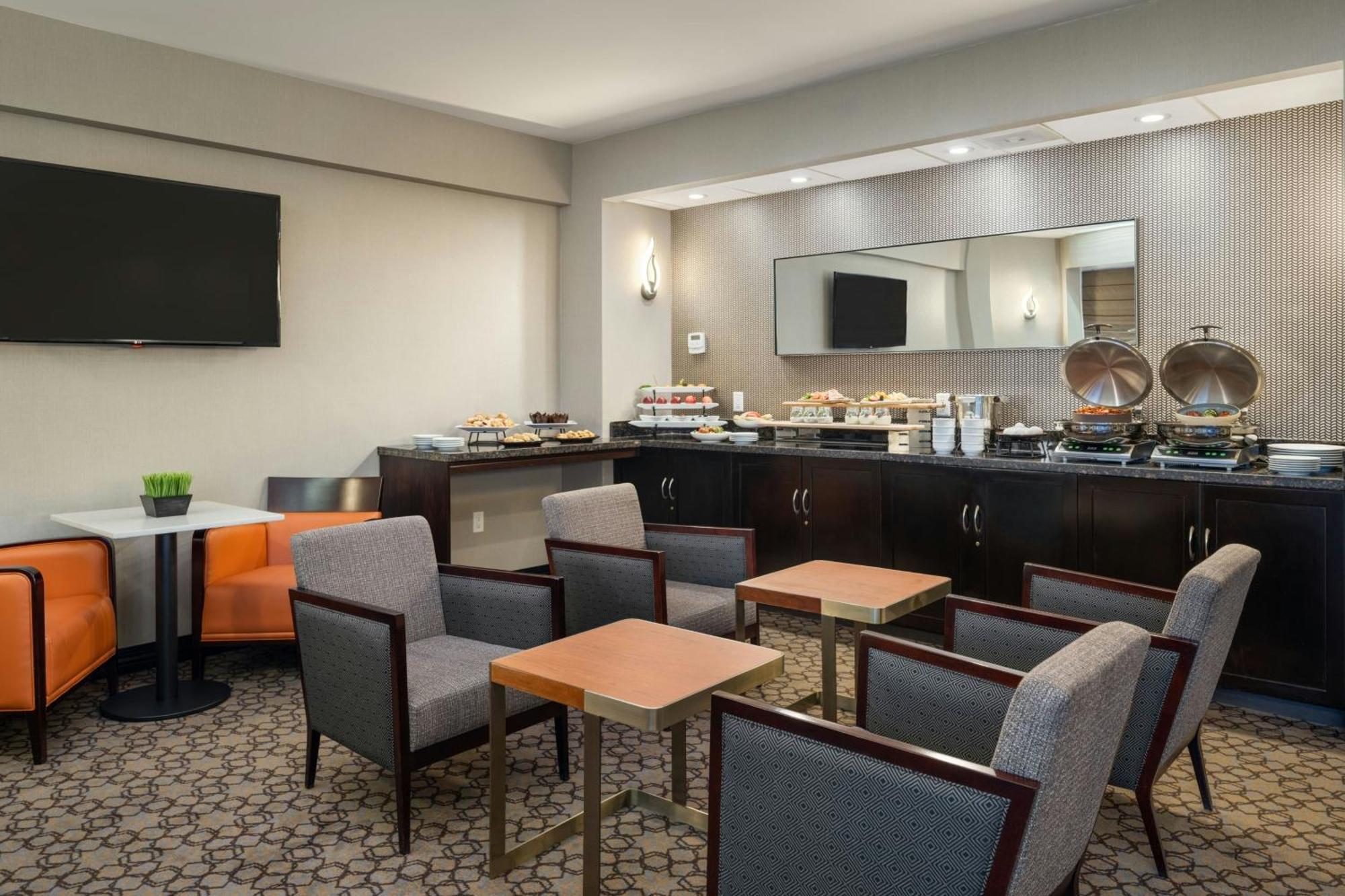 סארי Sheraton Vancouver Guildford Hotel מראה חיצוני תמונה