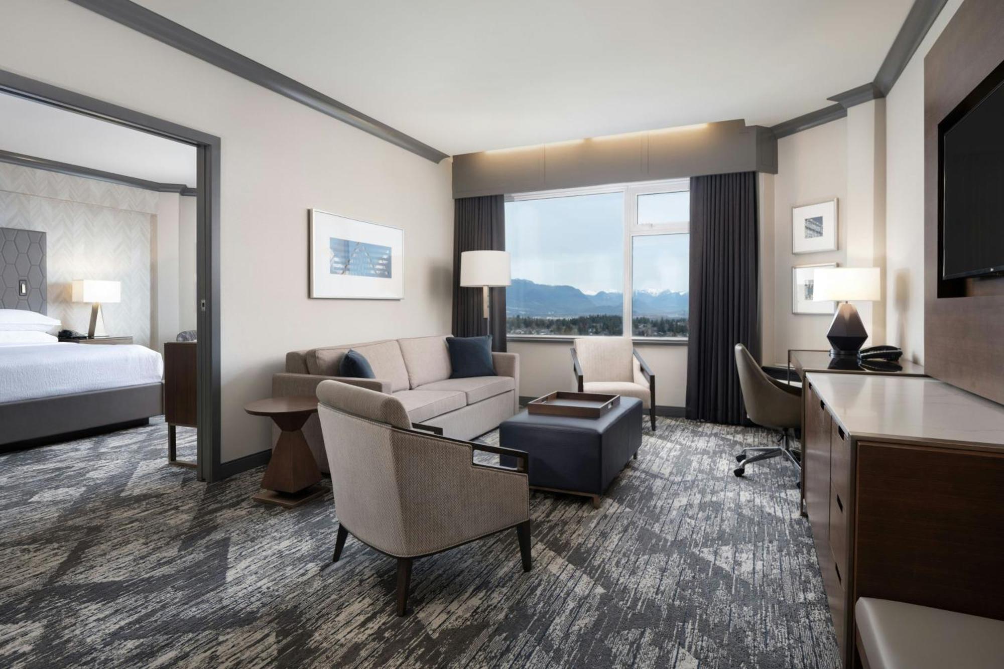 סארי Sheraton Vancouver Guildford Hotel מראה חיצוני תמונה