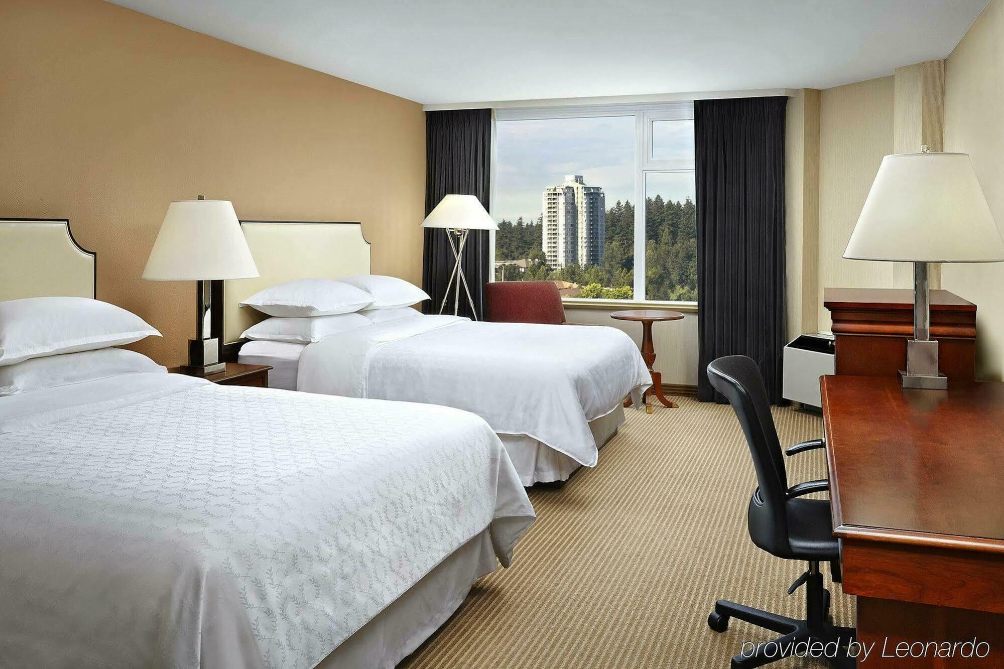 סארי Sheraton Vancouver Guildford Hotel מראה חיצוני תמונה
